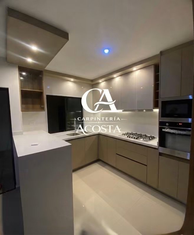 Cocina en tono taupe
